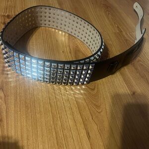 Leather studded guitar strap, new and unused!